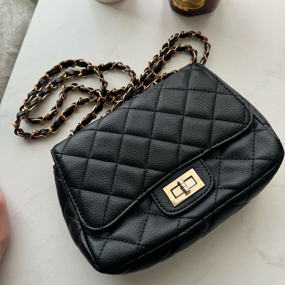 Black Quilted Bag with Chain Strap Gold Hardware